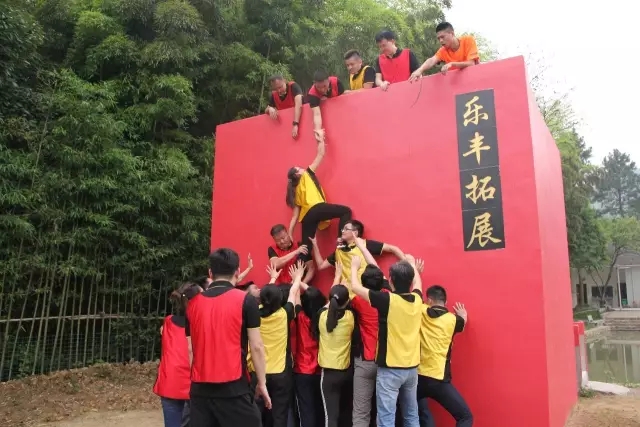 “向梦想出发” 尊龙人生就是博首页销售团建活动完善绽放